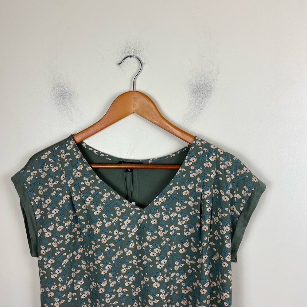 Papermoon Green Floral Daisy Blouse Top W/ Button Detail Cottagecore Xs NWT - Picture 2 of 10